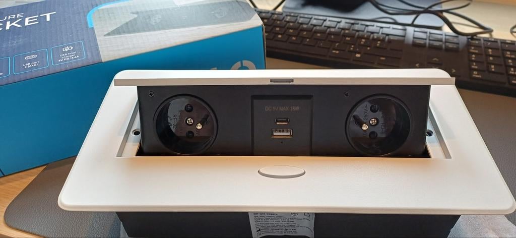 Inbouw bureau stekkerblok 2 stopcontacten en usb a &c, Ophalen, Zo goed als nieuw, Stopcontact