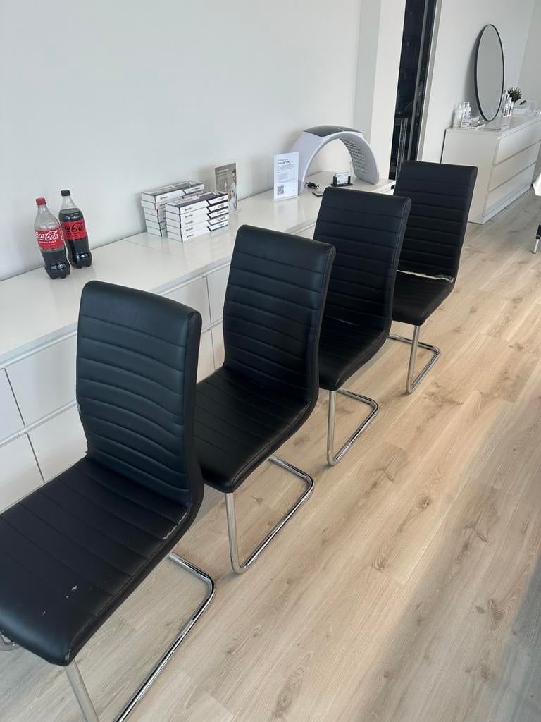 GRATIS 6 stoelen (beschadigd), Ophalen, Gebruikt, Zwart, Leer