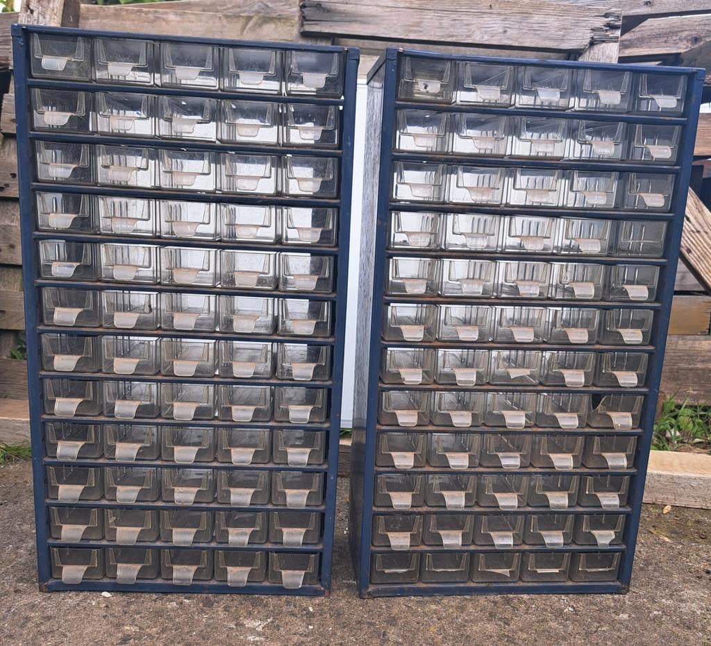 2 armoires de rangement industrielles vintage, 60 tiroirs pa, Antiquités & Art, Antiquités | Outils & Instruments, Enlèvement