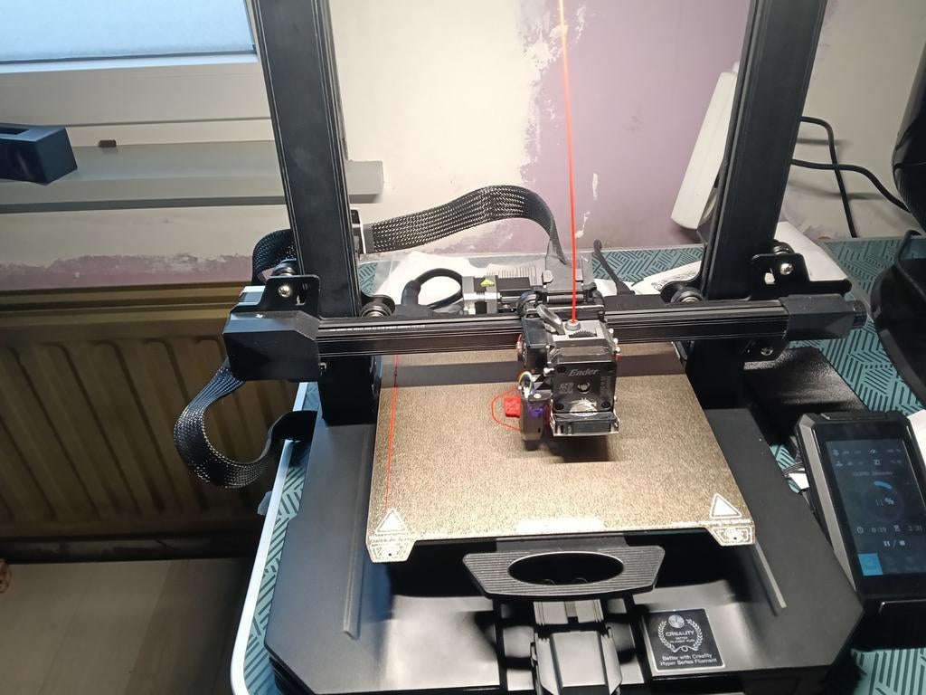 Ender 3 s1 pro met filament(prijs is Bespreekbaar), Ophalen