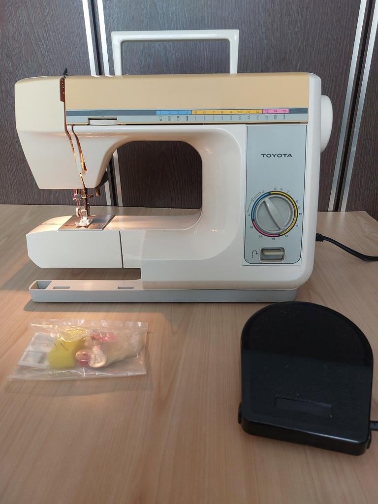 Machine à coudre, Naaimachine