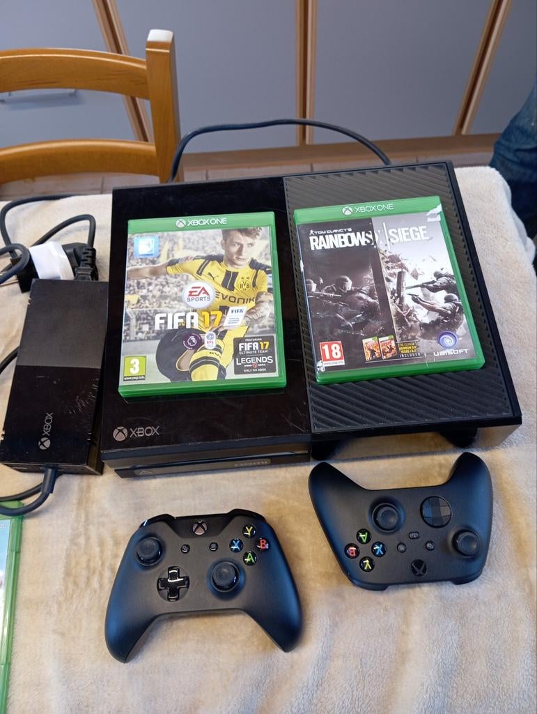 Xbox one model 1540 + controllers + games, Games en Spelcomputers, Ophalen of Verzenden, Xbox One