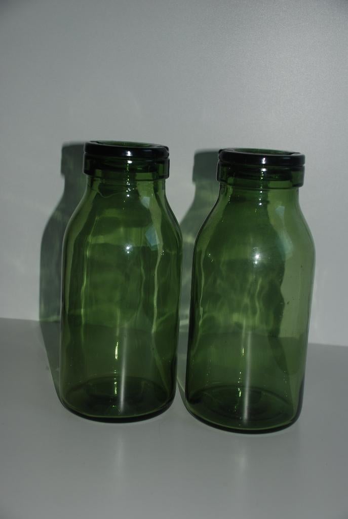 2 flessen in groen glas, Ophalen