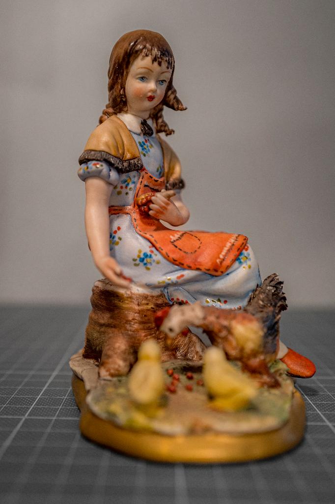 Vintage biscuit porseleinen figuurtje Capodimonte ca. 1950, Ophalen