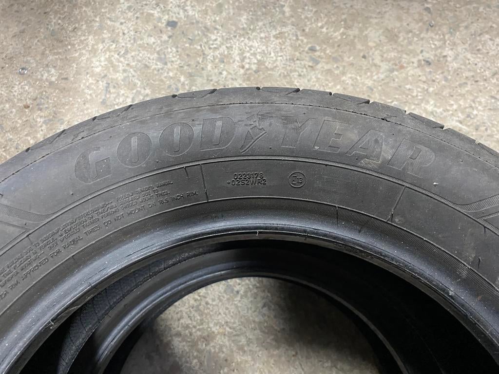 Pneus (2) Goodyear 205/60/16, Autos : Pièces & Accessoires, Enlèvement, Pneu(s)