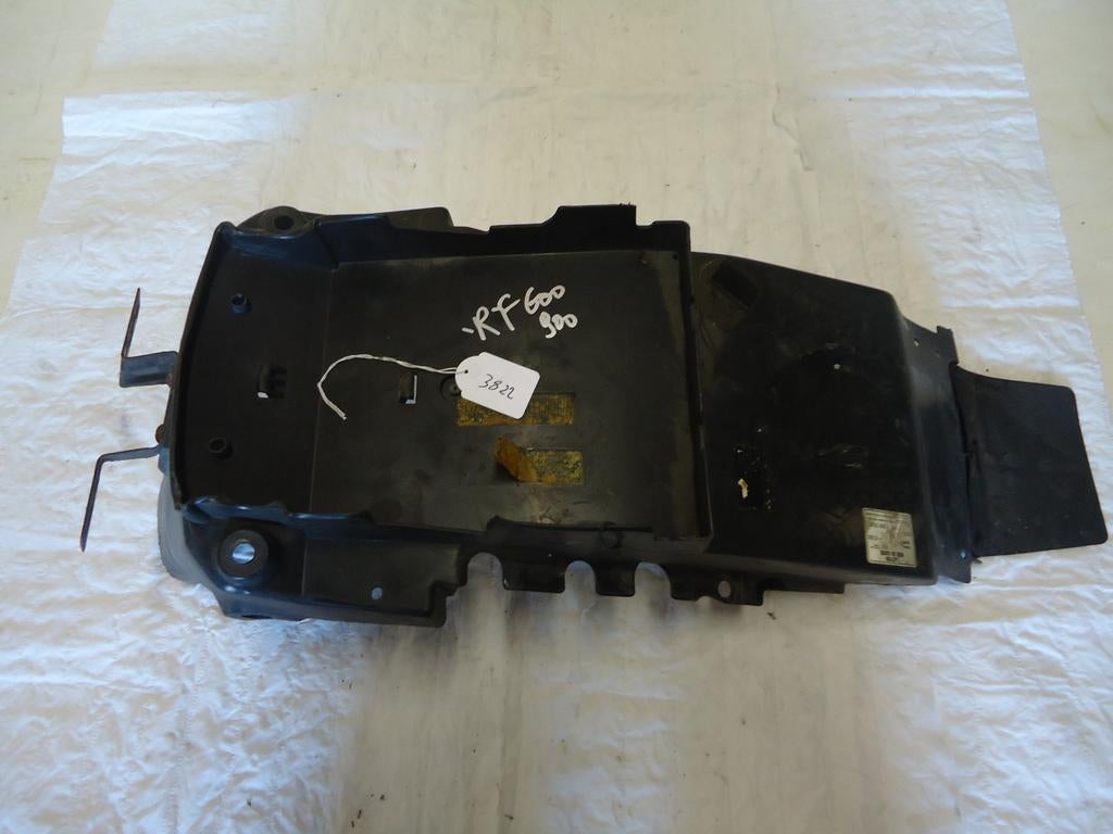 RF600 1993 - 1997 Suzuki Batterijbak D1-11204, Motoren, Onderdelen | Suzuki