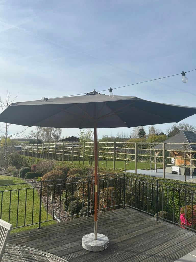 Parasol 3,5 m doorsnede + granieten voet 30 kg, Jardin & Terrasse, Parasols, Utilisé, Parasol sur pied, 3 à 4 mètres, Réglable