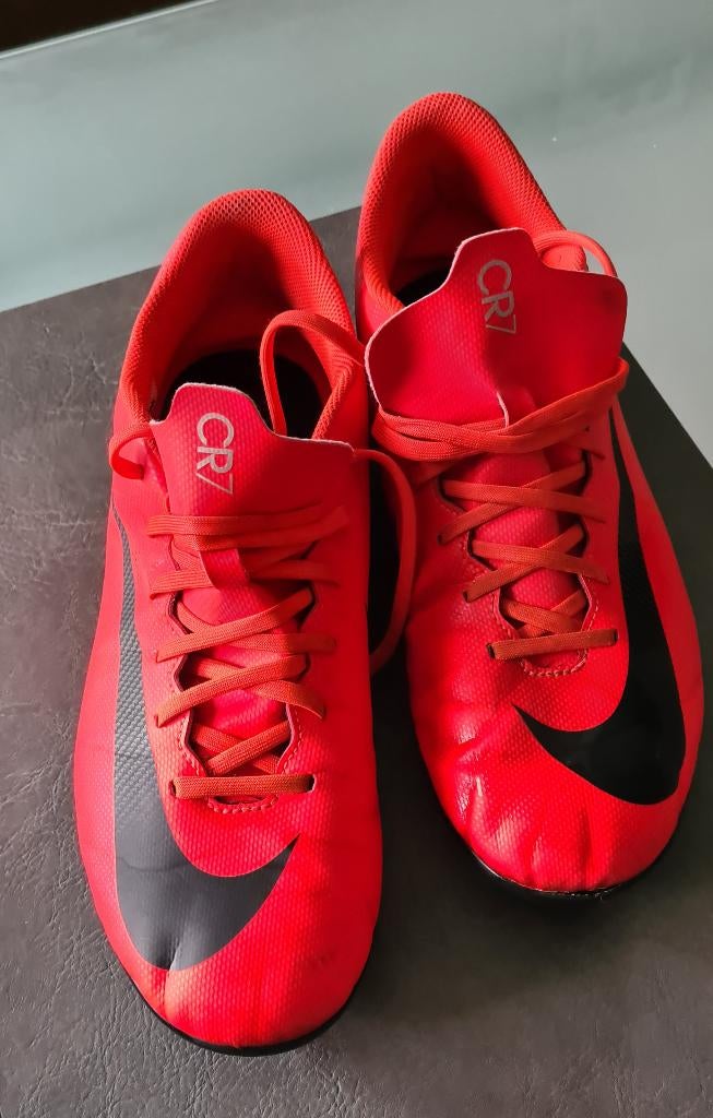 Chaussures de football CR7 (Nike) en très bon état., Enlèvement ou Envoi, Comme neuf, Chaussures