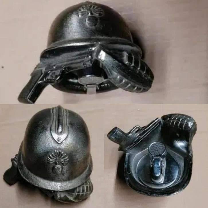 Gestileerde militaire helmaansteker, Verzamelen, Verzenden, Gebruikt, Aansteker