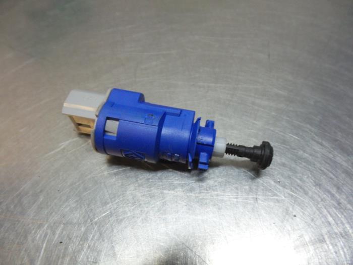 Interrupteur embrayage d'un Renault Clio (Clio 3 06-), Autos : Pièces & Accessoires, Transmission & Accessoires, Renault, Utilisé