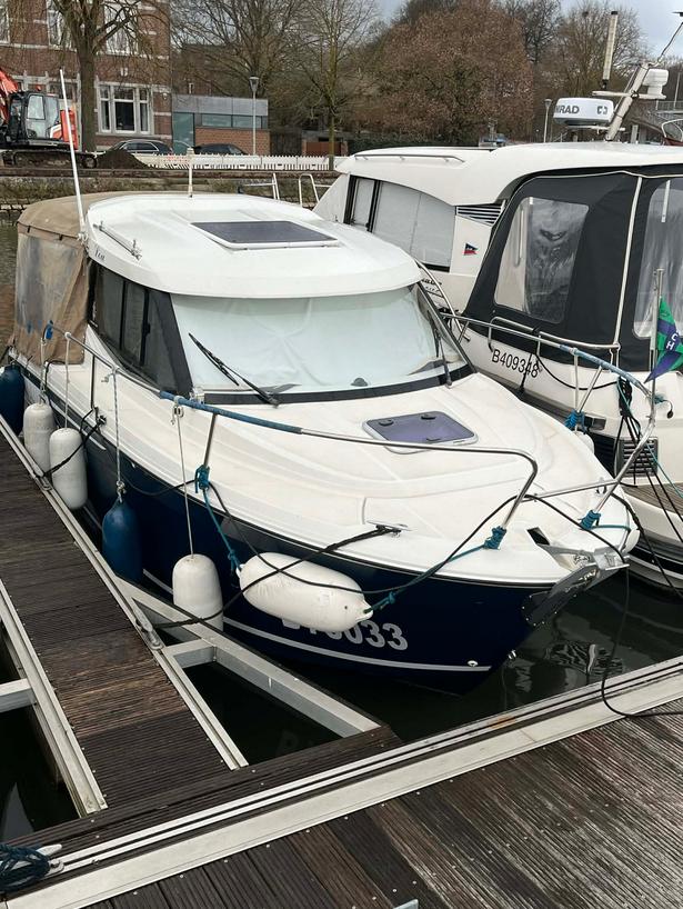 Jeanneau Merry Fisher 695, RIBA-trailer: uitstekende staat., Ophalen, 50 pk of meer, Zo goed als nieuw, Buitenboordmotor