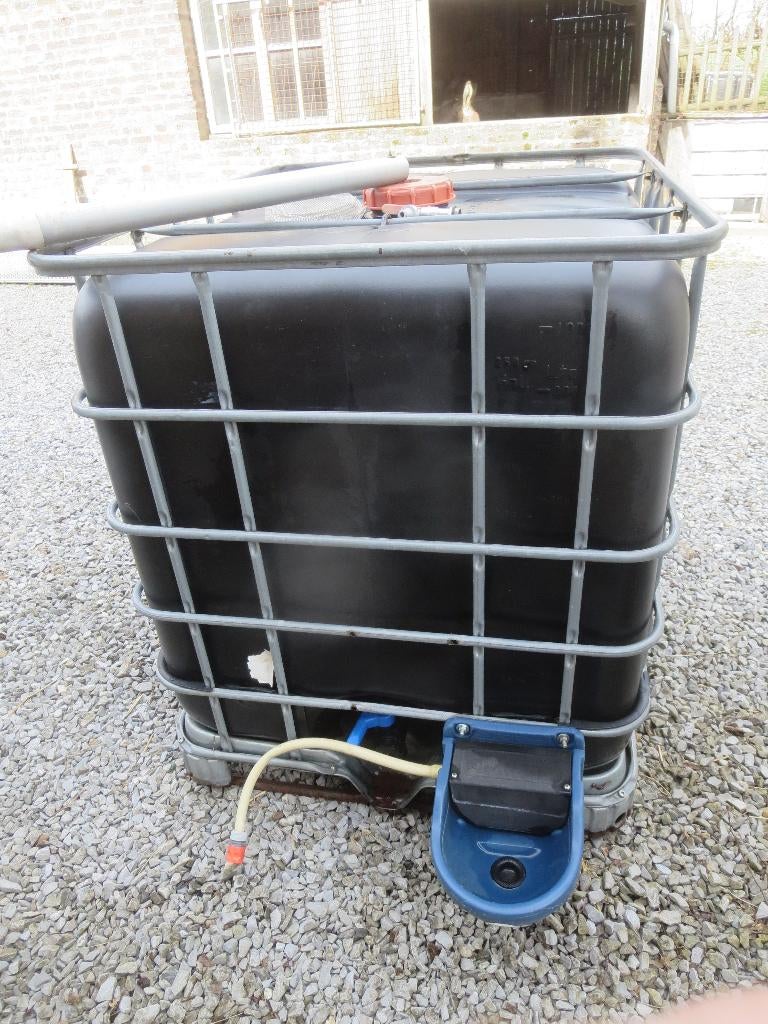 cuve noire avec abreuvoir animaux, Enlèvement, Utilisé, Métal