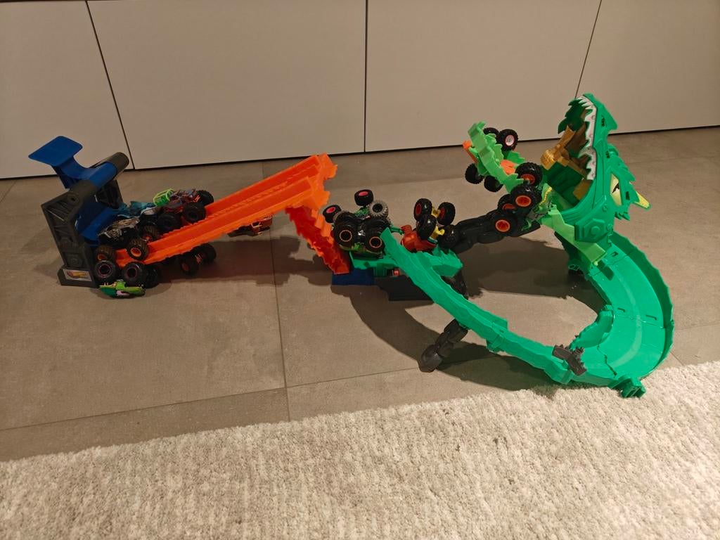 Hot Wheels monster trucks sharks vs dino's, Enlèvement, Hot Wheels