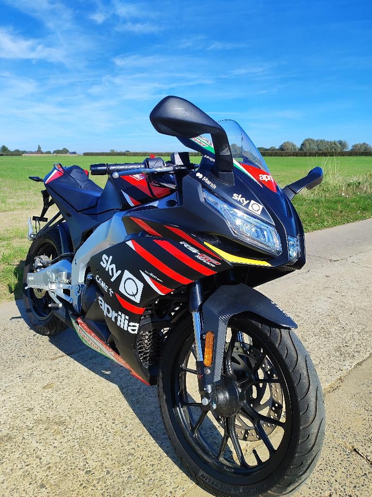 Aprilia Rs125 motogp replica 3100 km in nieuwstaat