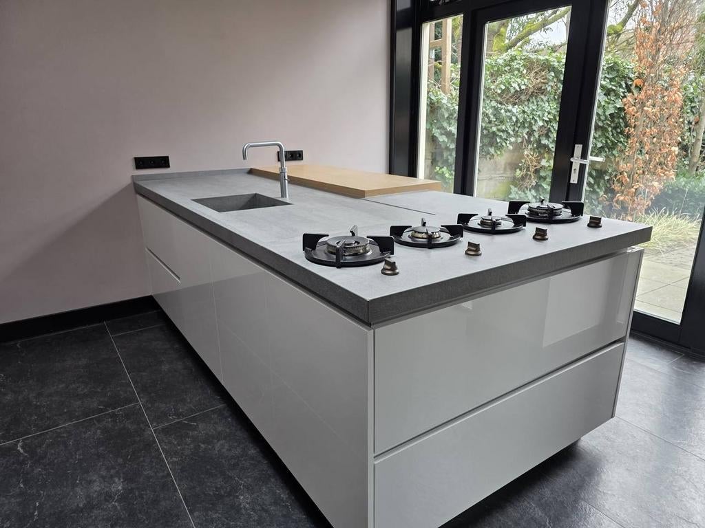 #7 Cuisine équipée de luxe avec îlot, Sans poignée, Composite, Comme neuf, Enlèvement