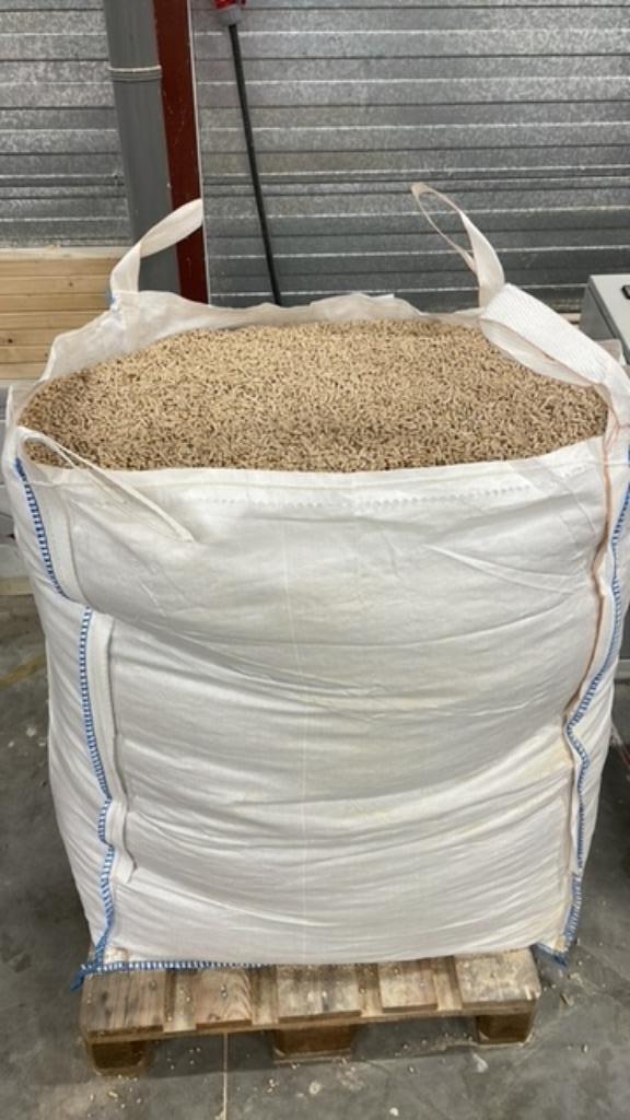 Witte Pellets Factory Price!!!, 6 m³ of meer, Ophalen, Overige houtsoorten, Blokken