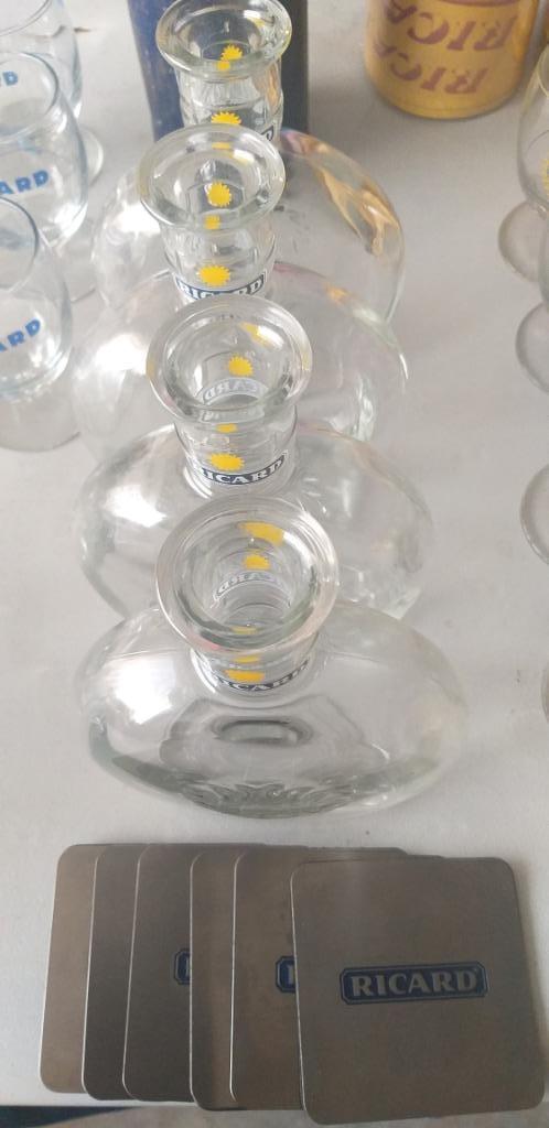 6 karaffen Ricard ( 3 verschillende) en 2 metaalplaatjes, Verzamelen, Ophalen, Nieuw