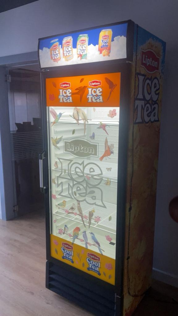 Koelkast Lipton Ice Tea (zie beschrijving), Elektronische apparatuur, Koelkasten en IJskasten, Ophalen, Zonder vriesvak, 200 liter of meer