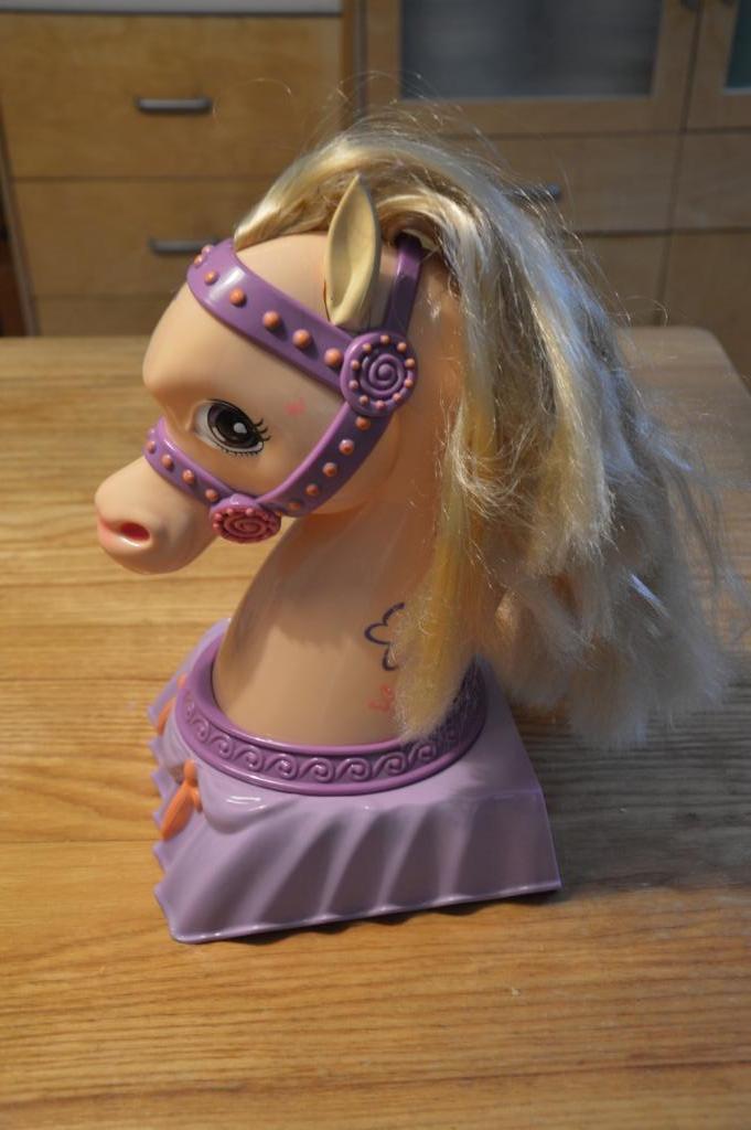 AV. JOUET TETE CHEVAL A COIFFER, Enlèvement ou Envoi