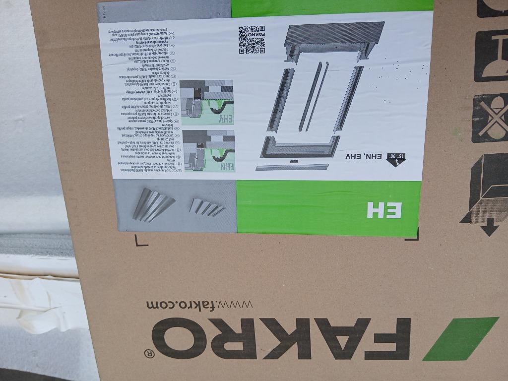 PIÈCES CLIGNOTANTES Fakro EVH-P CB 114x118, Neuf, Fenêtre de façade ou Vitre, Enlèvement, 80 à 120 cm