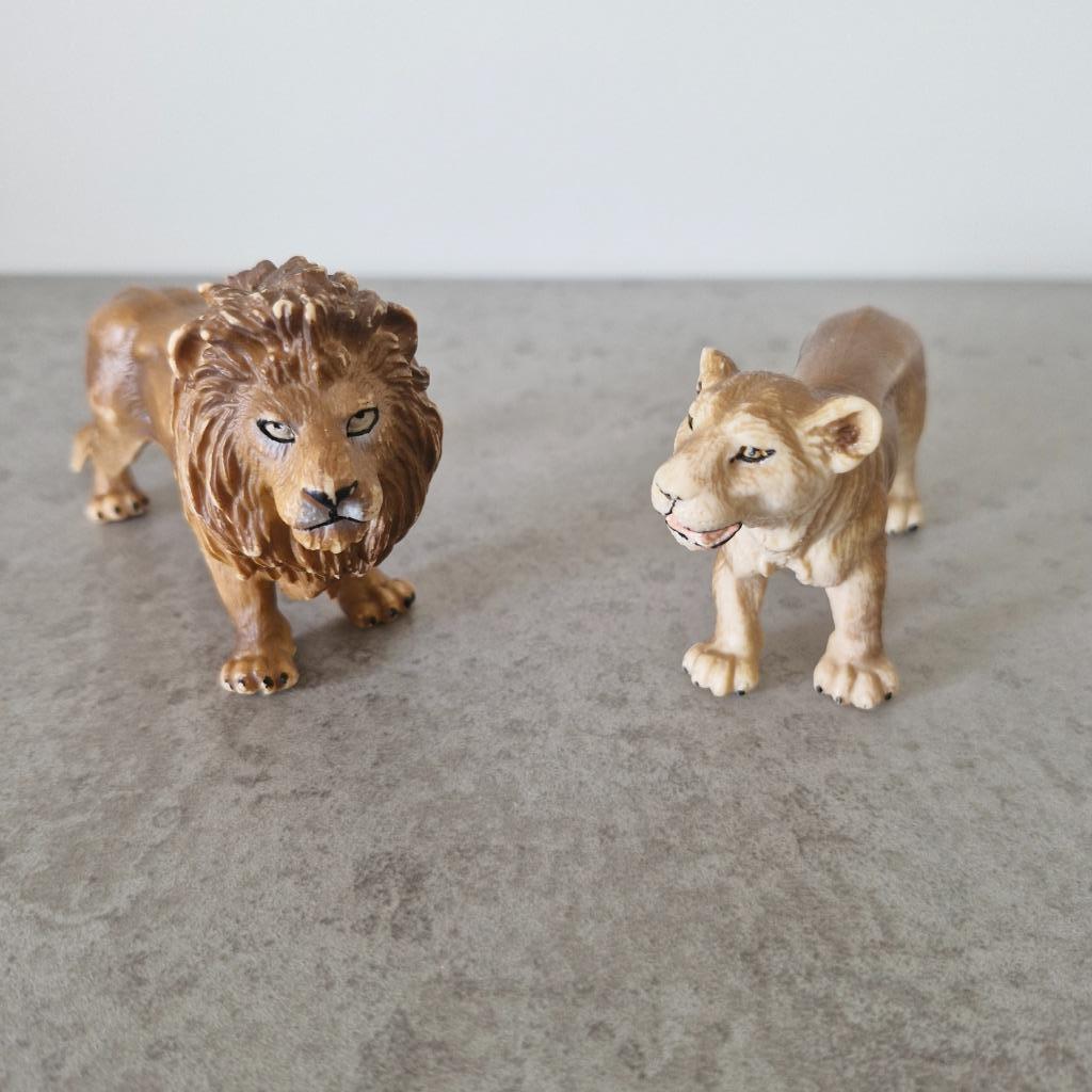 Sleigh - leeuw en leeuwin, Ophalen of Verzenden, Gebruikt