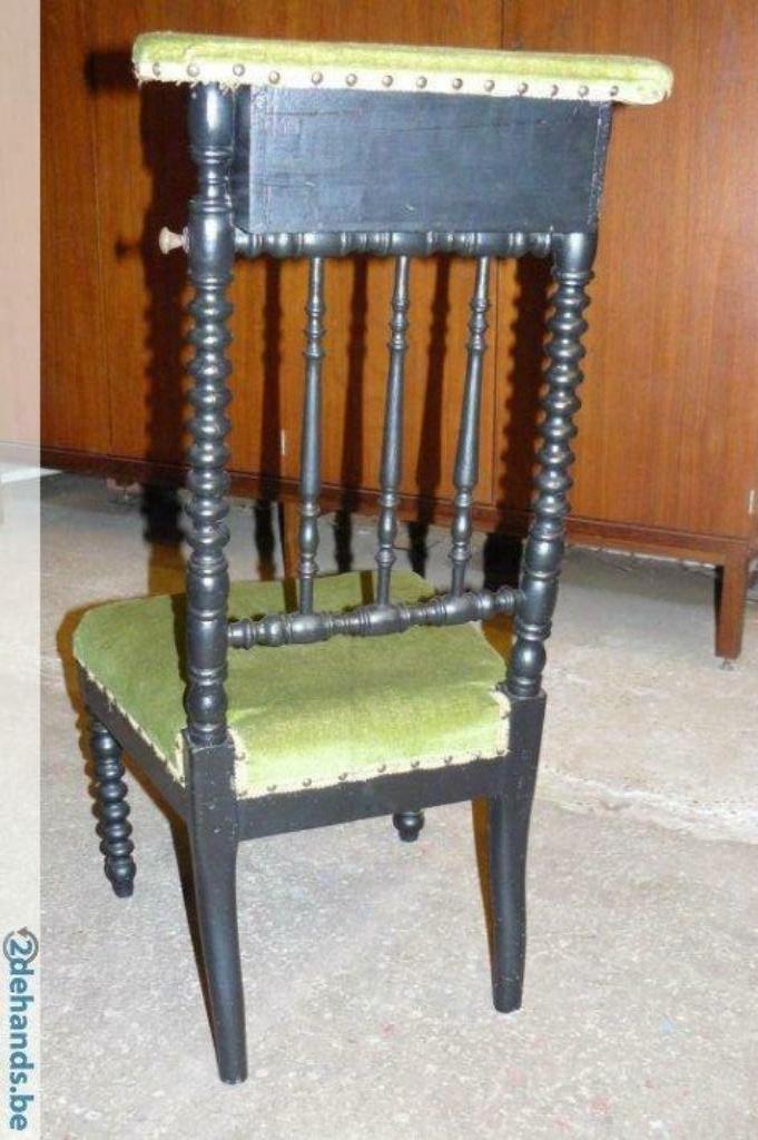 KERKSTOEL, Antiek en Kunst, Ophalen