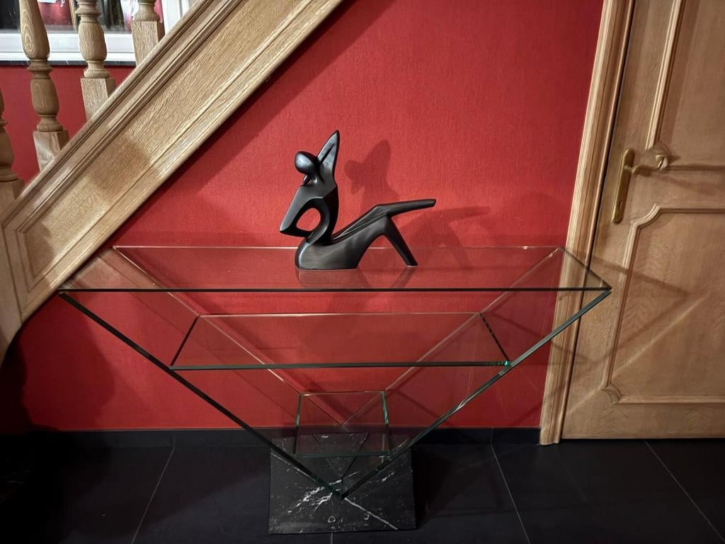 Console en verre, Enlèvement