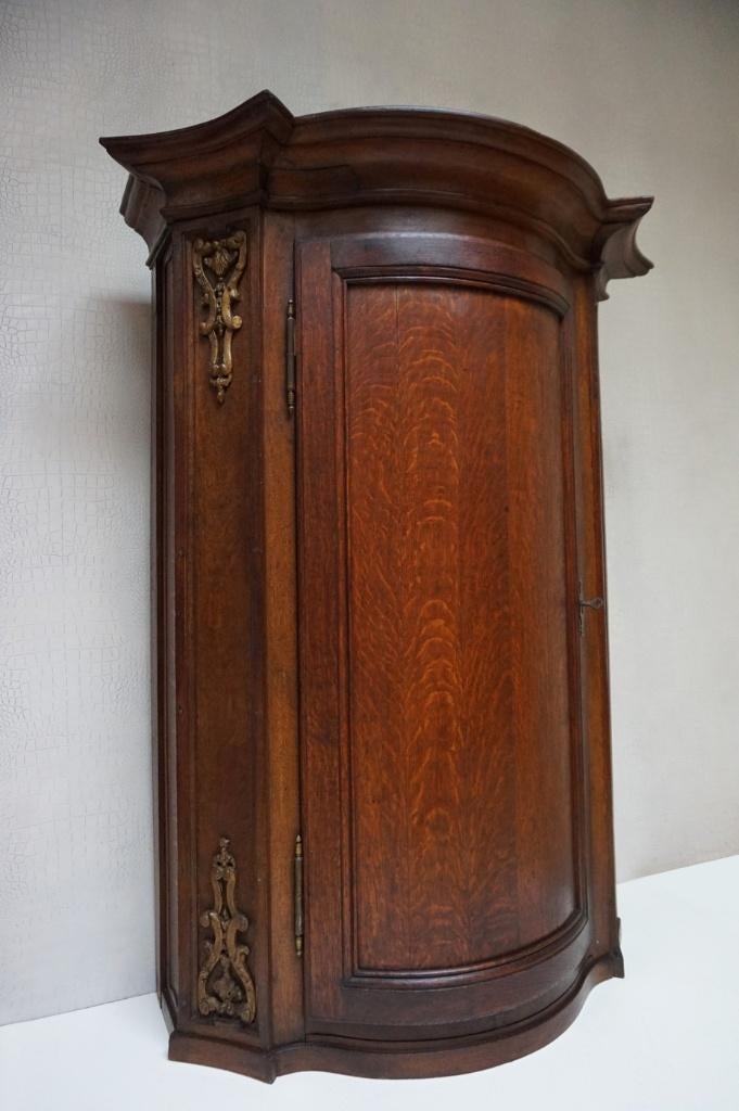 Antiek halfrond kastje, Ophalen of Verzenden