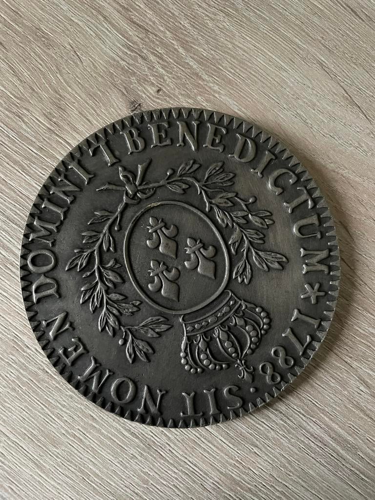 Sous-verre en étain style médaille 1788 - Blason & couronne, Enlèvement