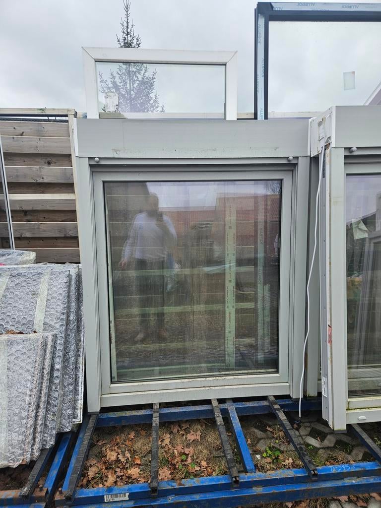 3 fenêtres en PVC gris agate avec volet électrique, Enlèvement