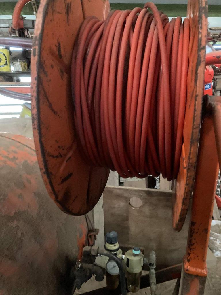 Snoeicompressor + pneumatische snoeischaren, Ophalen, Gebruikt, 400 tot 800 liter/min, Mobiel