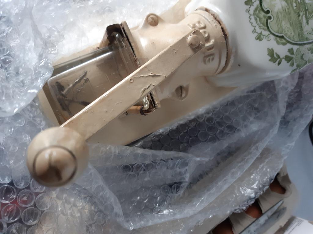 Moulin à café mural, Enlèvement