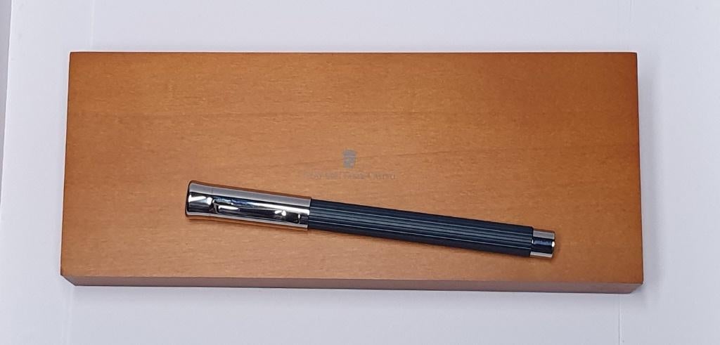 Stylo à bille bleu nuit Tomb of Faber-Castell Tamitio, Autres marques, Enlèvement ou Envoi, Avec boîte, Comme neuf