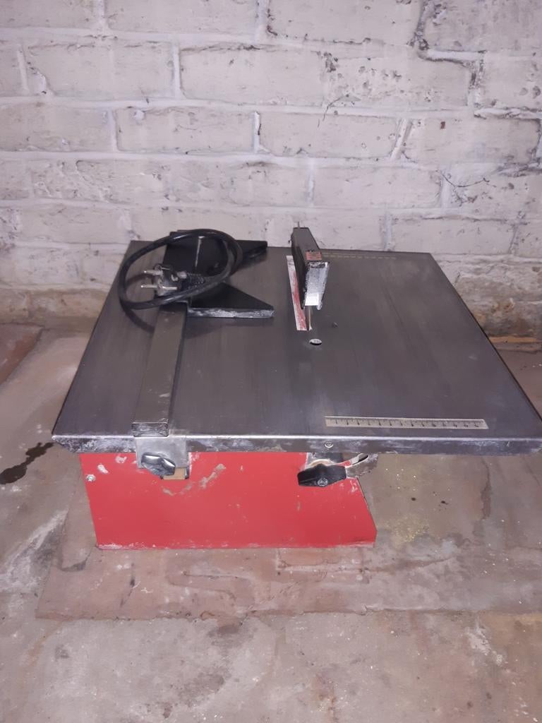 Scie eau carrelage, Enlèvement