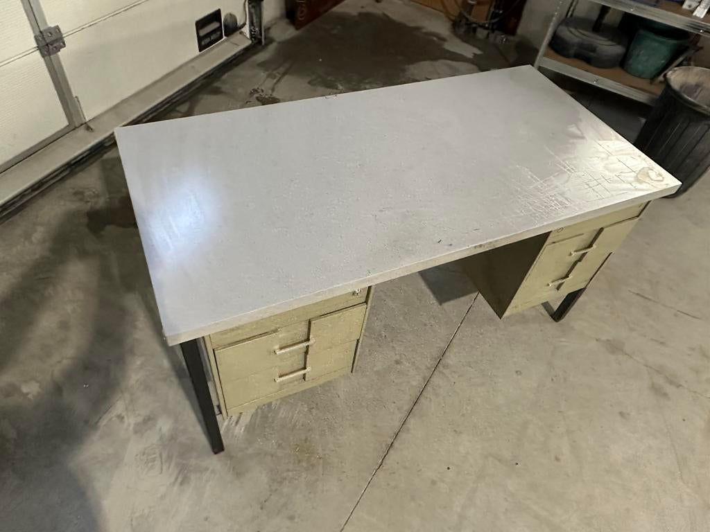 Gratis bureau, Ophalen, Zo goed als nieuw