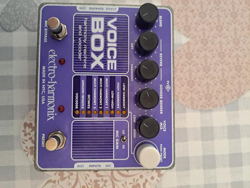 Voice box, Enlèvement