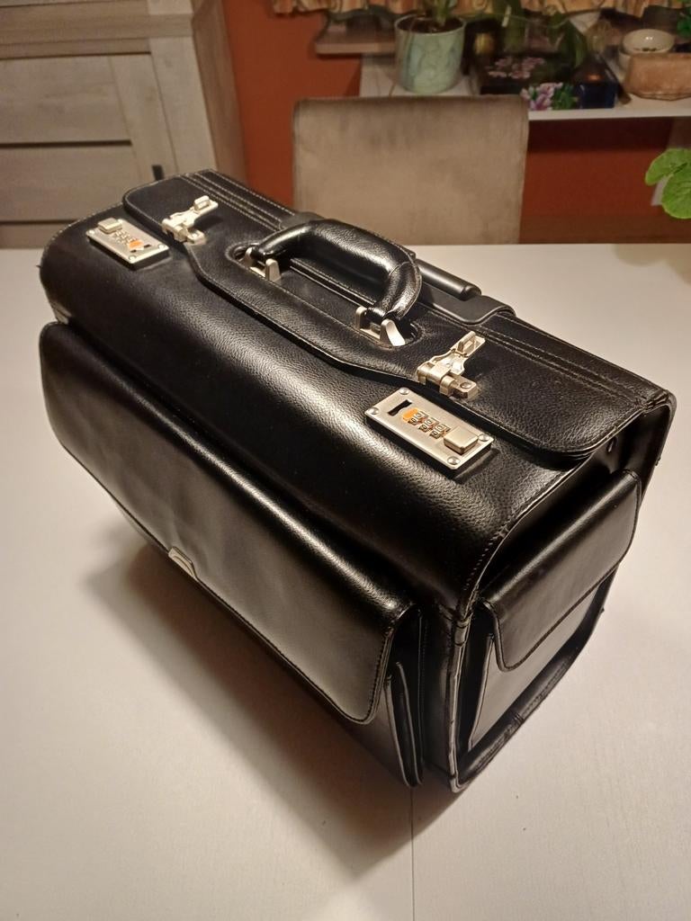 Pilotenkoffer, Ophalen