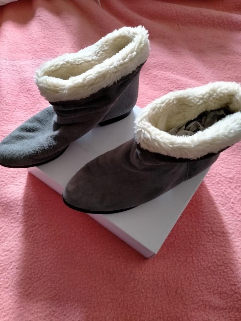 Grijze enkellaarsjes,nubuck,warme voering,maat 39., Lage of Enkellaarzen, Ophalen of Verzenden, Zo goed als nieuw, Grijs