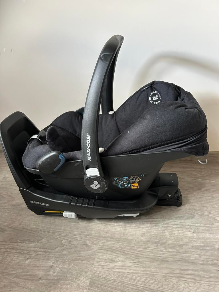 Maxi cosy en familyfix2. En hoes voor maxi cosy., Kinderen en Baby's, Ophalen, Gebruikt, Maxi-Cosi, Isofix