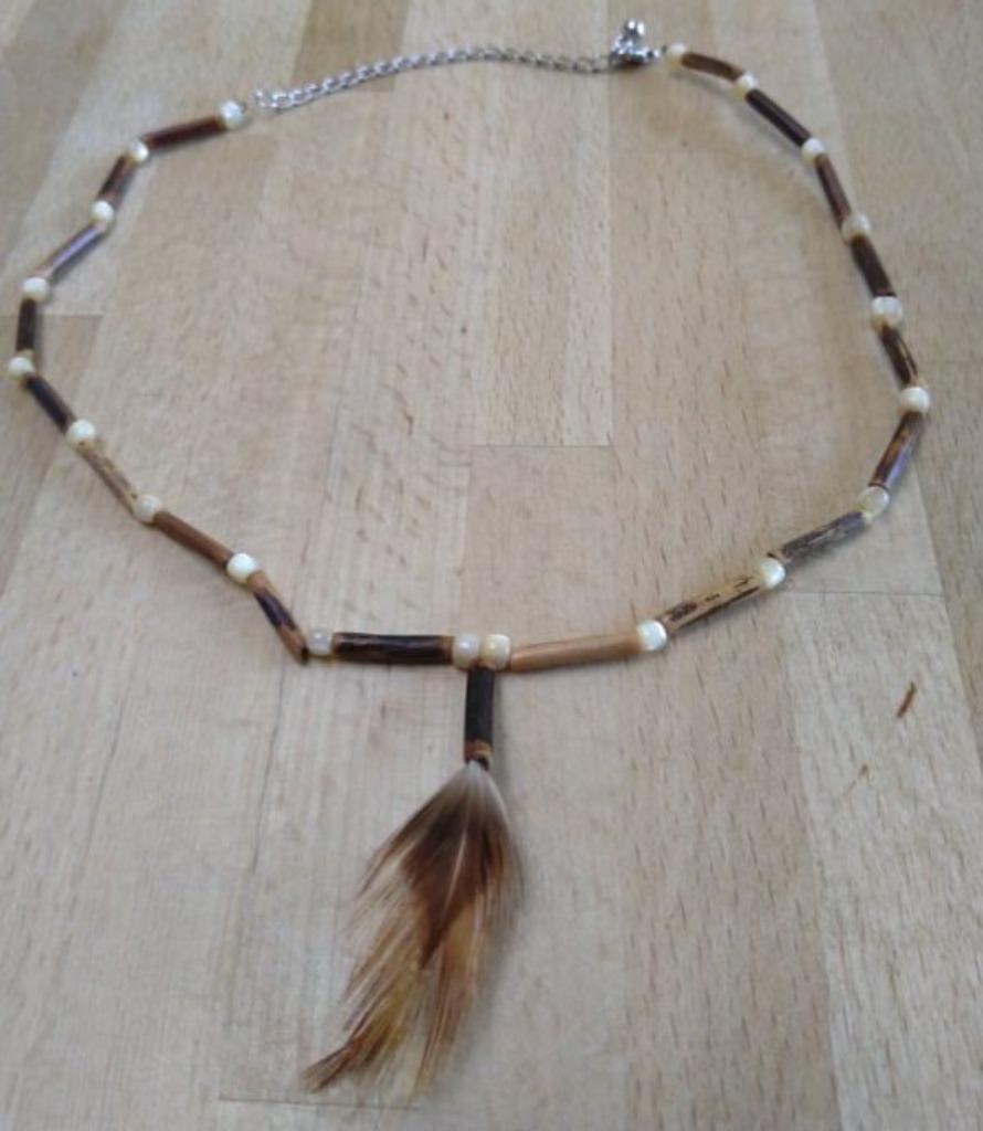 Collier avec "os"et pierres marron et beige, Enlèvement ou Envoi, Utilisé, Beige, Synthétique
