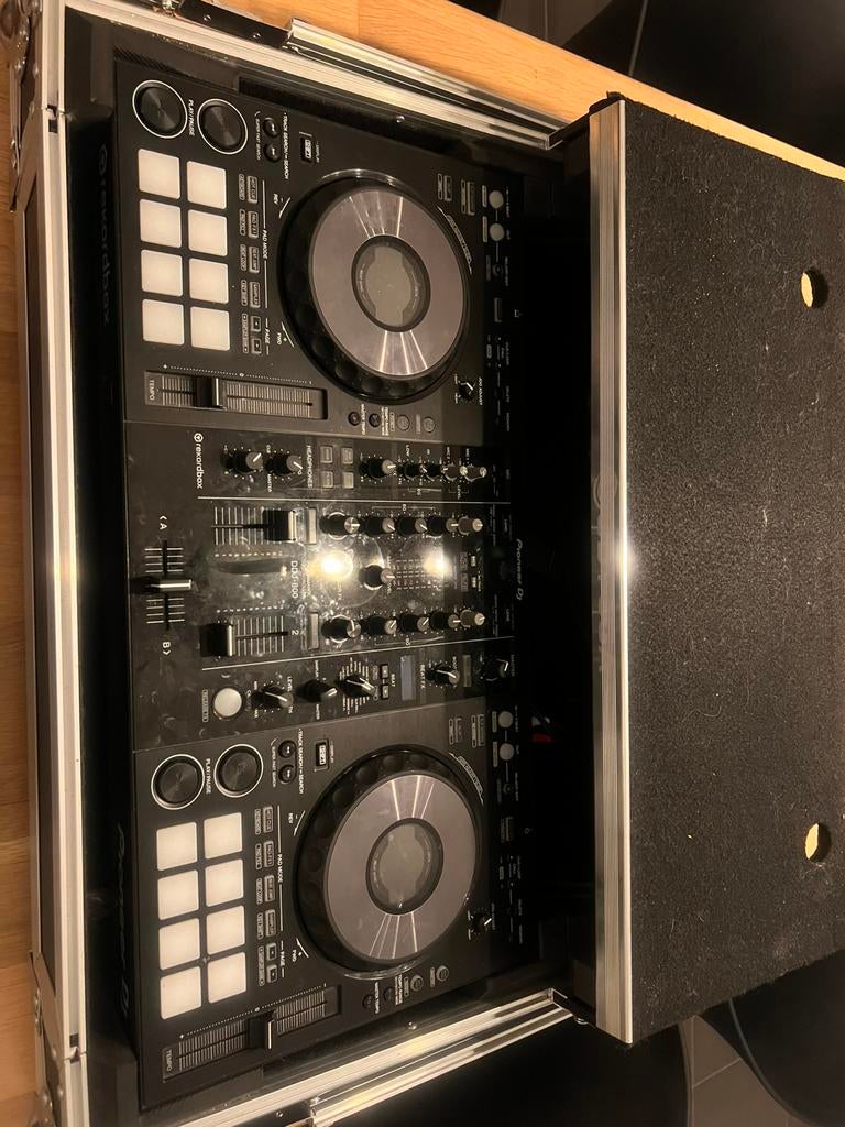 Pioneer DJ 800 met flightcase, Muziek en Instrumenten, Dj-sets en Draaitafels, Ophalen, Zo goed als nieuw, Pioneer