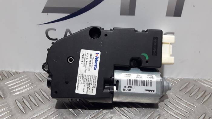 Moteur toit ouvrant d'un Mercedes E-Klasse, Autos : Pièces & Accessoires, 3 mois de garantie, Utilisé, -, -