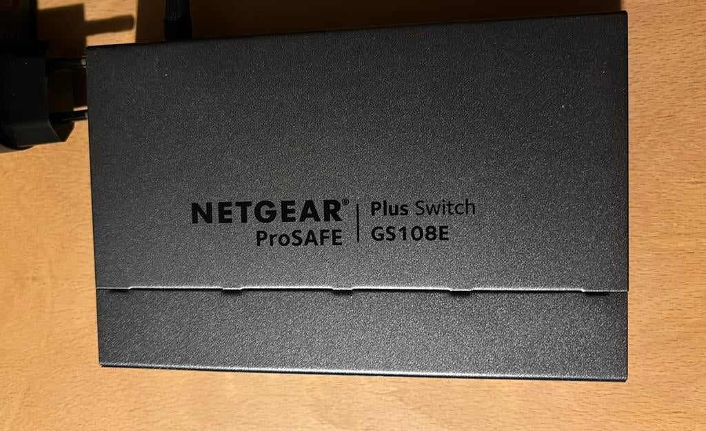 Netgear Prosafe GS108E - 8 port managed switch, Computers en Software, Netwerk switches, Ophalen of Verzenden, Zo goed als nieuw