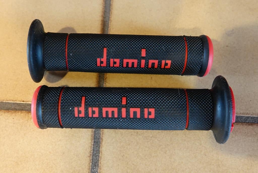 POIGNÉES Trial DOMINO NOIRES/ROUGES A240, Motos, Pièces | Toutes-marques, Neuf, Enlèvement ou Envoi
