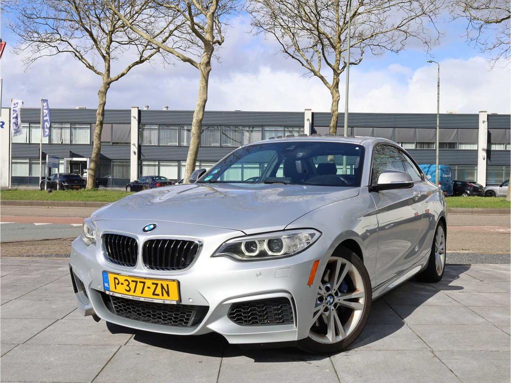 BMW 2-serie Coupé M235i Centennial High Executive 2017 Auto, Automaat, Gebruikt, Euro 6, Bedrijf