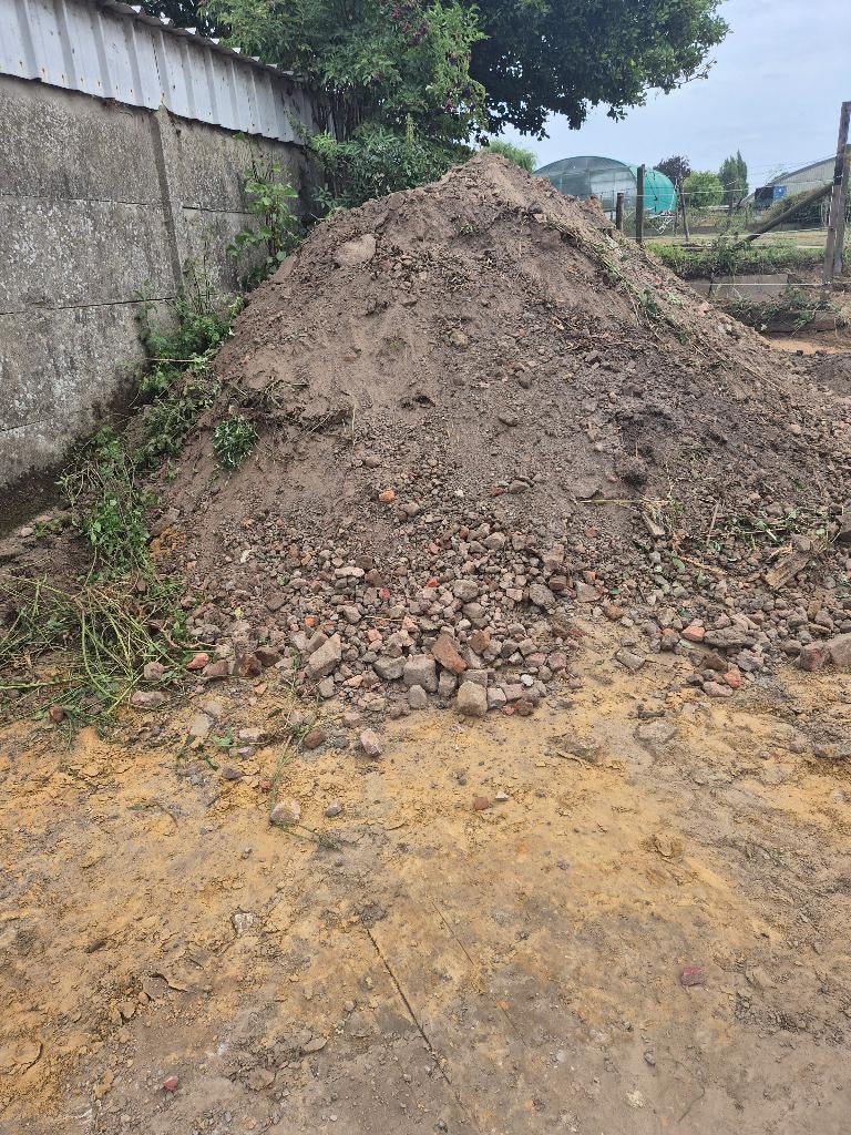 Aarde met steenen, Ophalen