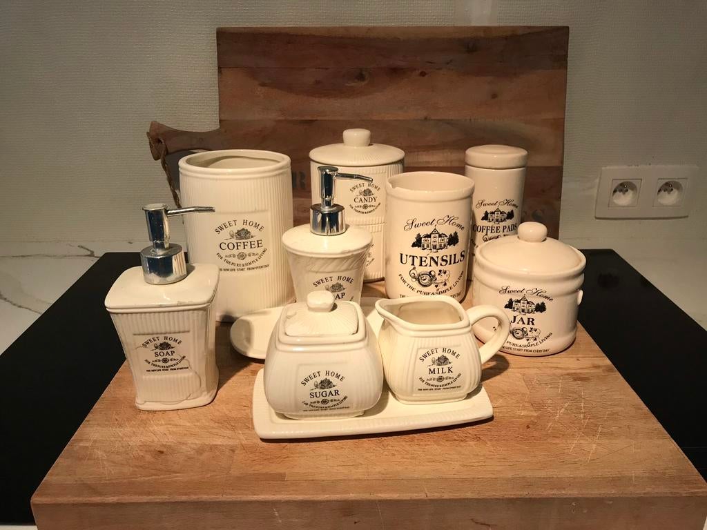 Brocant landelijk servies: koekjespot, zeeppomp, schaal, …, Ophalen, Gebruikt