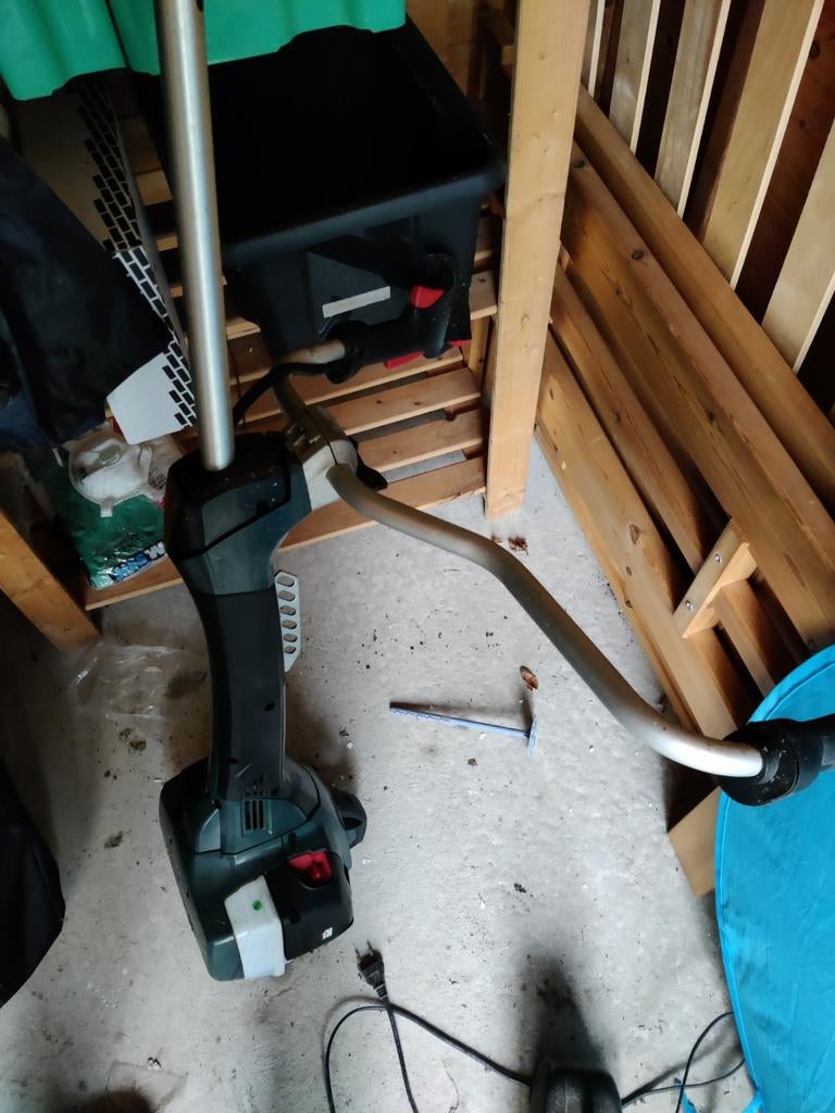 DÉBROUSSAILLEUSE AVEC DISQUE et FIL + 10l essence, 30 à 50 cm, Enlèvement, Utilisé, Powerplus