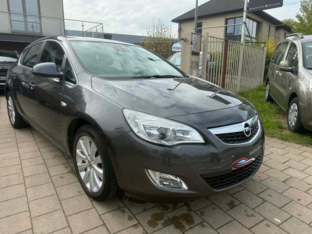 Opel Astra 1.6 benzine van 2011, Euro 5, Parkeersensor, 1600 cc, Bedrijf