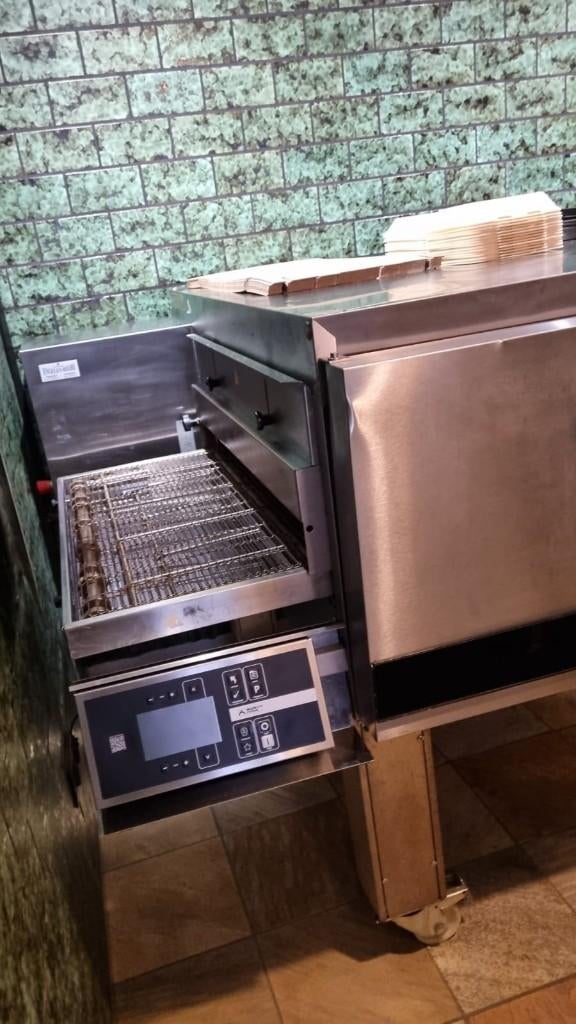 Horeca materialen/ pizza oven Moretti Forni, Ophalen